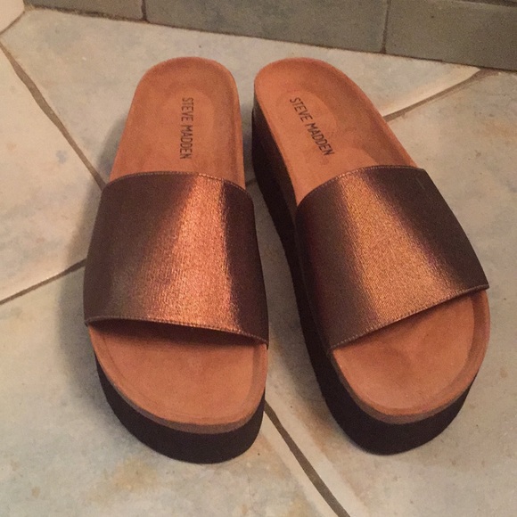 EUC Steve Madden 3” Gold Metallic Platform Slide - Picture 1 of 7